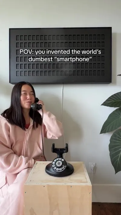 I Built the World's Dumbest Smartphone