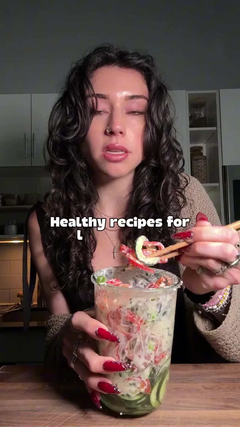Why Lettuce-Free Salads Are Better: Greek Chicken Jar Recipe